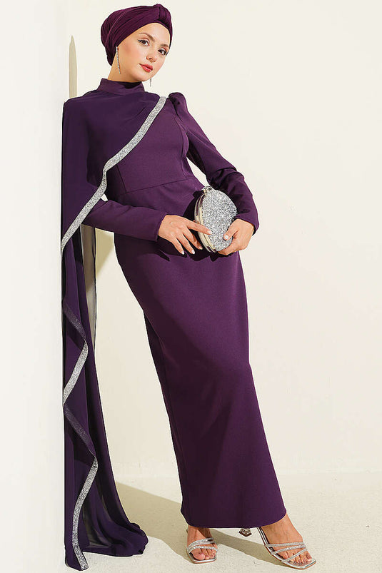 Lila Abendkleid Mit Perlenband Und Tüllcape