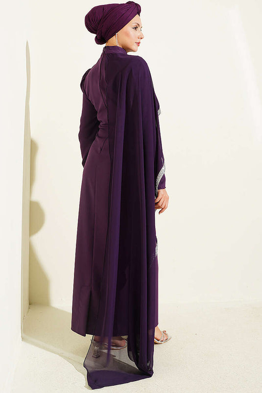 Lila Abendkleid Mit Perlenband Und Tüllcape