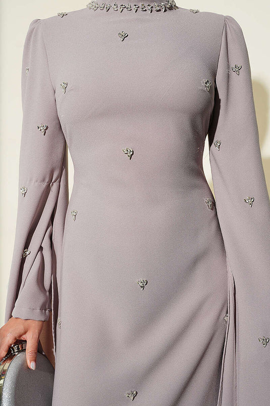 Robe De Soirée Avec Cape Et Manches Ornées En Mink