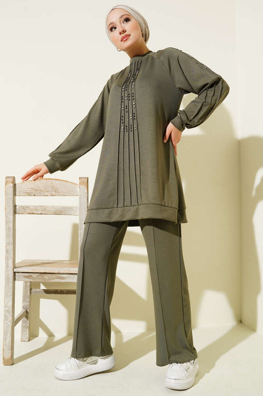 بدلة لويشا من قطعتين مزينة بالأحجار باللون الكاكي