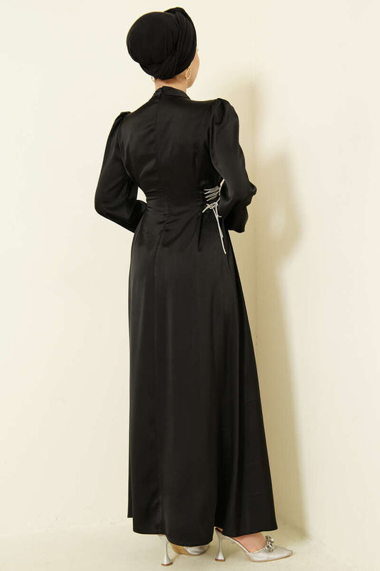 فستان سهرة ساتان أسود مزين بالأحجار ومربوط