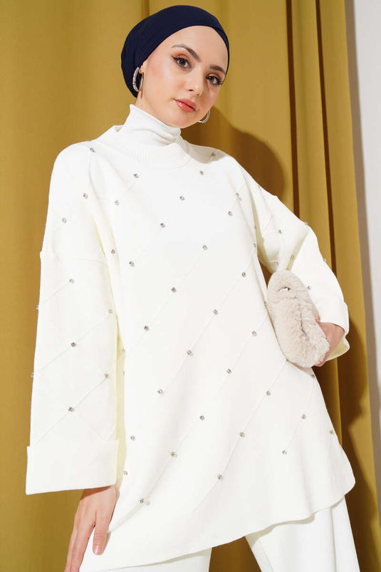 طقم تريكو من قطعتين بنقشة الماس المرصعة بالأحجار الكريمة، لون بيج فاتح