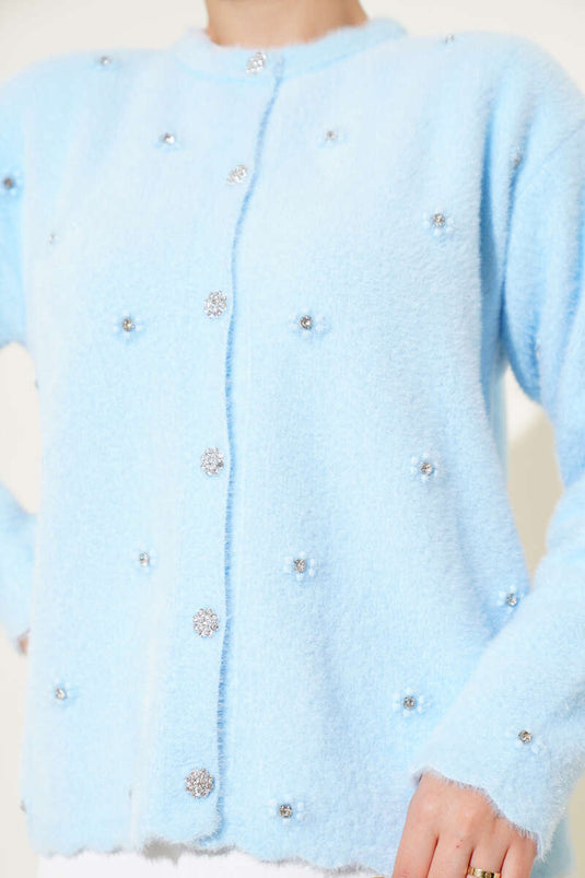 Cárdigan azul con botones y flores de piedra