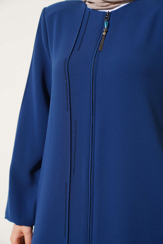 Abaya grande taille rembourrée aux épaules et cousue de pierres Indigo