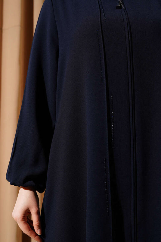 Abaya grande taille matelassée avec épaules cousues et pierres bleu marine