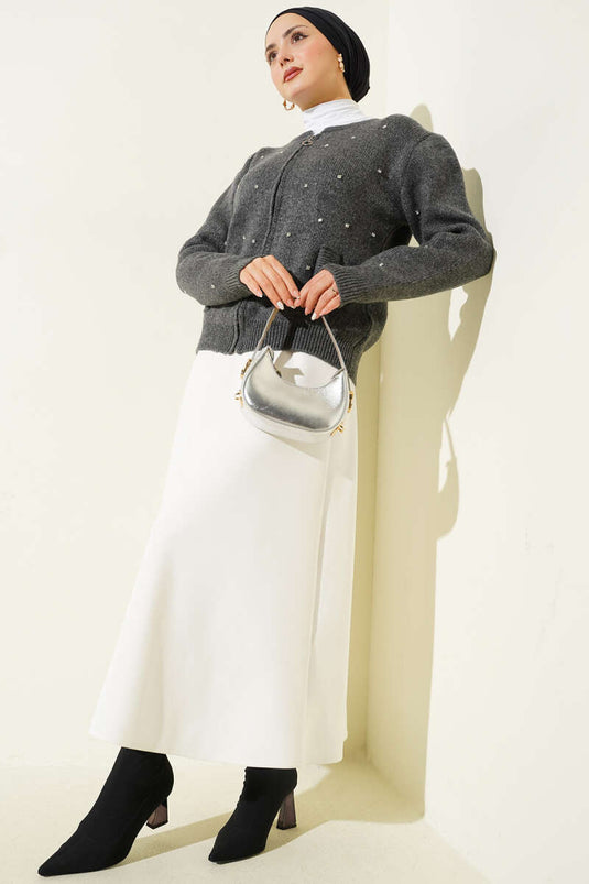 Gilet court en maille anthracite orné de strass et zippé