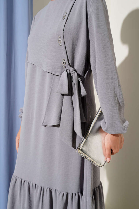 فستان مربوط بتفاصيل عين الطائر باللون الرمادي