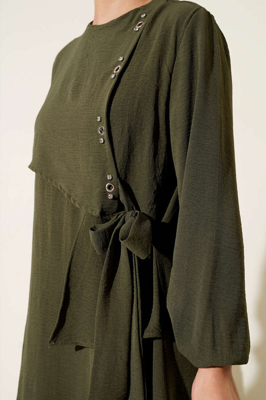 فستان مربوط مع تفاصيل عين الطائر الحجرية باللون الكاكي