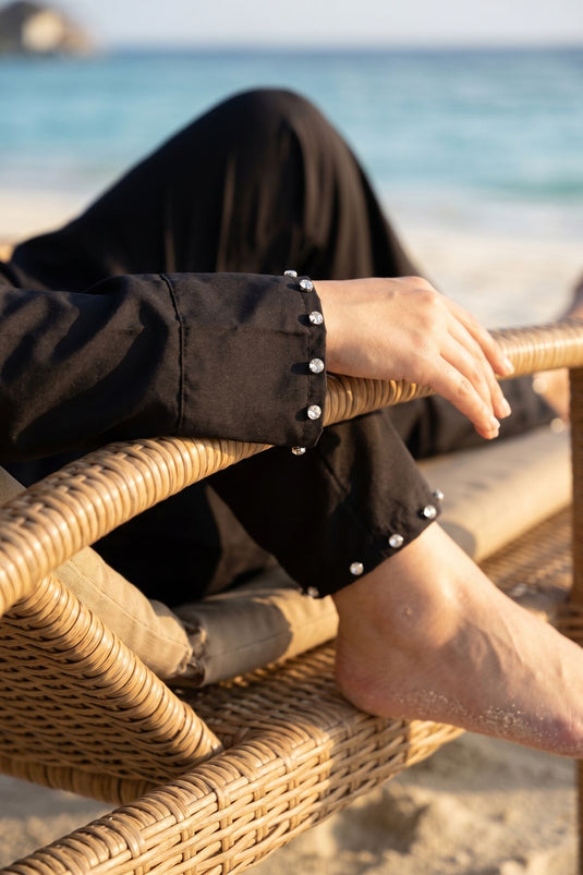 مايوه محتشم ثلاثي أسود بسحاب نصف مزين بالأحجار