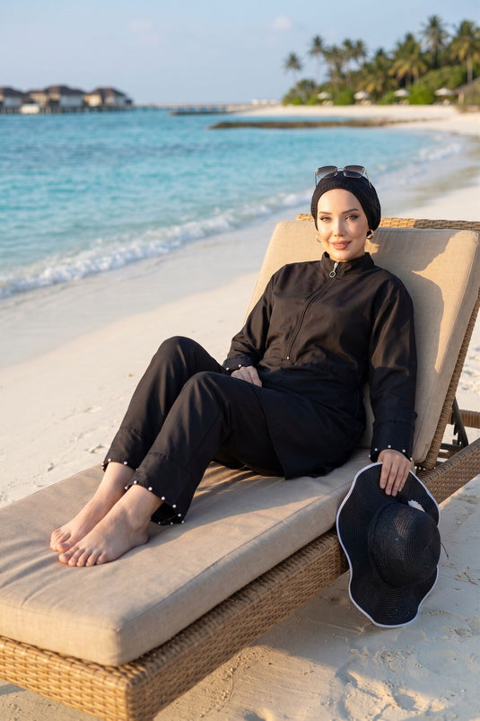 مايوه محتشم ثلاثي أسود بسحاب نصف مزين بالأحجار