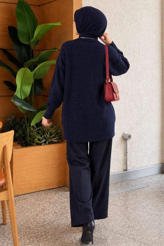 Gilet En Maille À Poche Étroite Et Détail De Barbe Bleu Marine