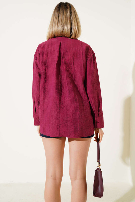 Chemise bordeaux à poche unique et texture froissée