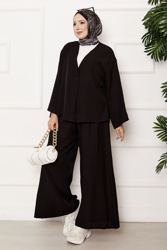 Traje casual de dos piezas con un solo botón y detalles en negro