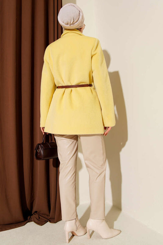 Veste barbu ceinturée à un bouton jaune