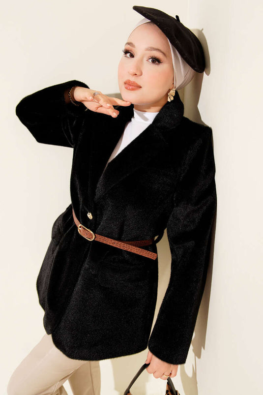 جاكيت أسود بزر واحد وحزام بتصميم اللحية