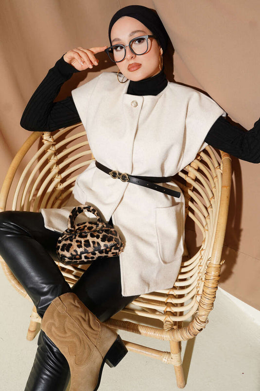 Gilet beige à un bouton et ceinture, avec barbe