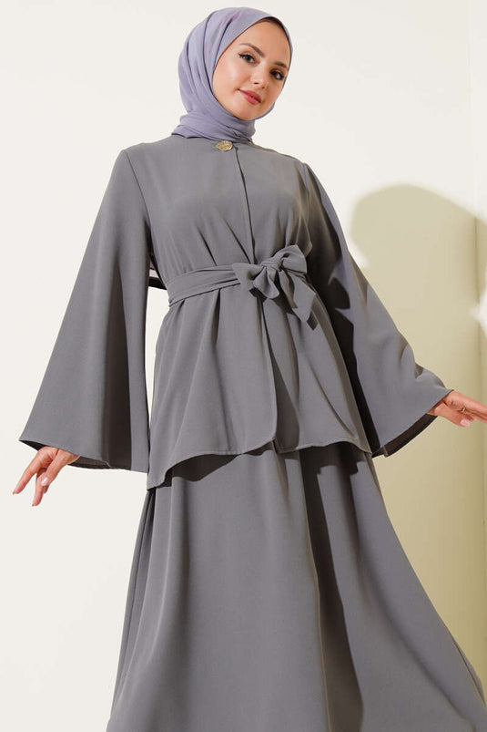 بدلة مزدوجة الصدر بحزام بزر واحد باللون الرمادي