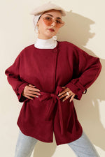 Veste en daim bordeaux à un bouton et ceinture