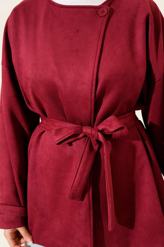 جاكيت من جلد الغزال بحزام بزر واحد، لون عنابي