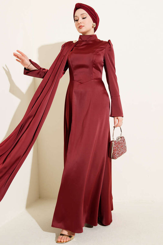 Robe de soirée en satin bordeaux avec cape à une épaule