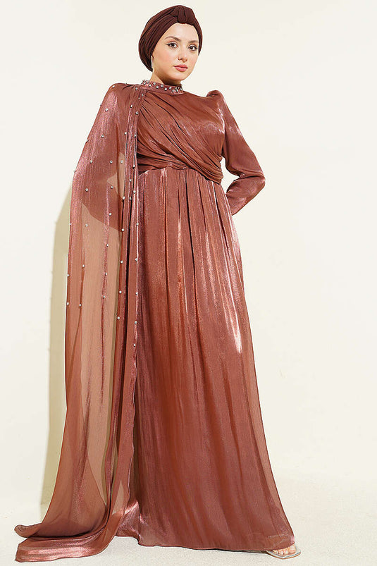 Robe de soirée à une épaule avec cape et pierres, couleur café