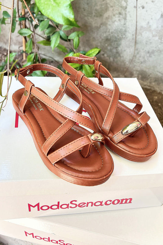 Buckle Detailed Cross-Flip Sandals in Tan