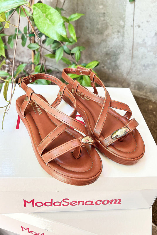 Buckle Detailed Cross-Flip Sandals in Tan