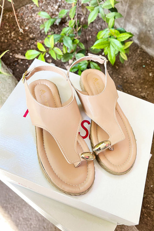 صندل شبشب بتفاصيل إبزيم باللون البيج