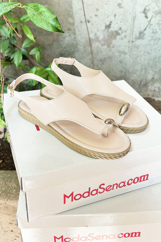 صندل فليب فلوب كريمي مع تفاصيل إبزيم