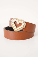 Ceinture à boucle en perles et cœur beige