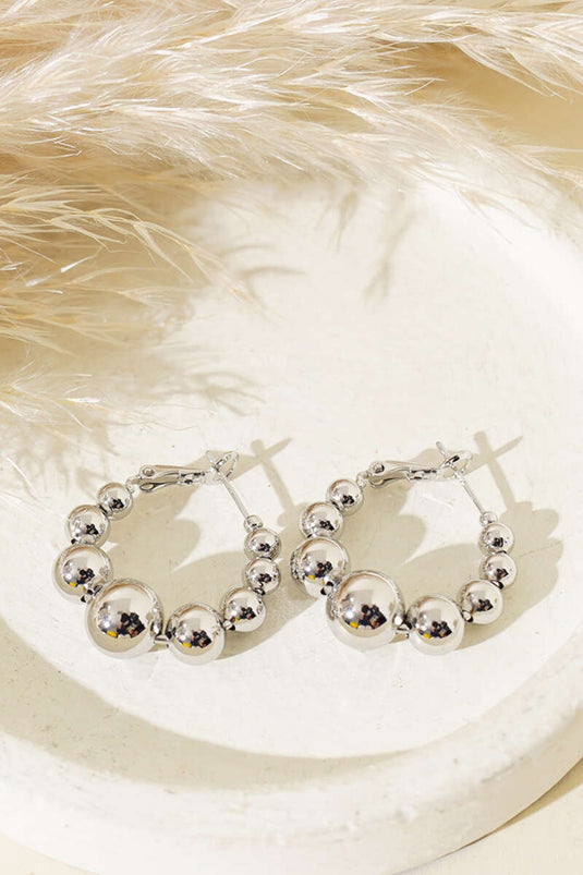 أقراط دائرية فضية على شكل كرة