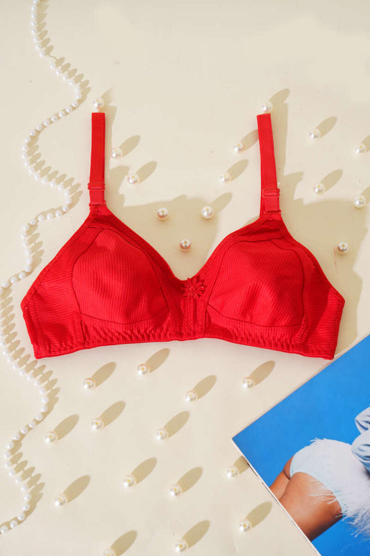 حمالة صدر صغيرة الحجم باللون الأحمر