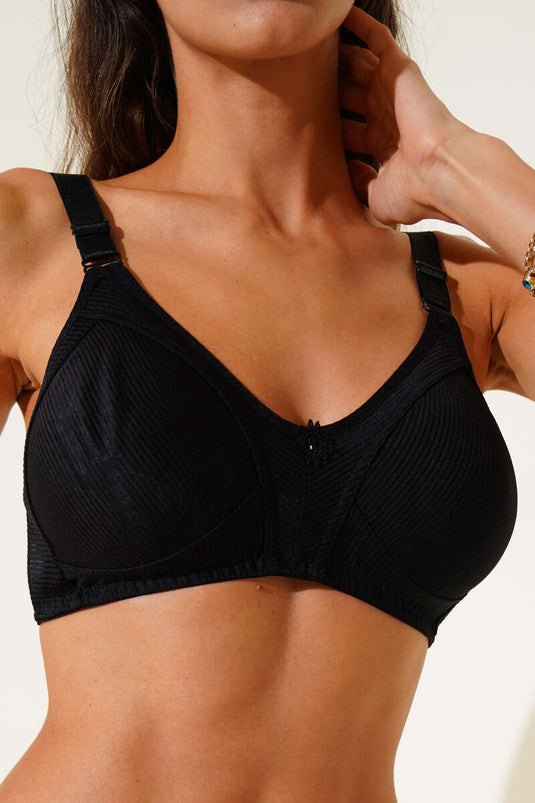 حمالة صدر صغيرة الحجم باللون الأسود