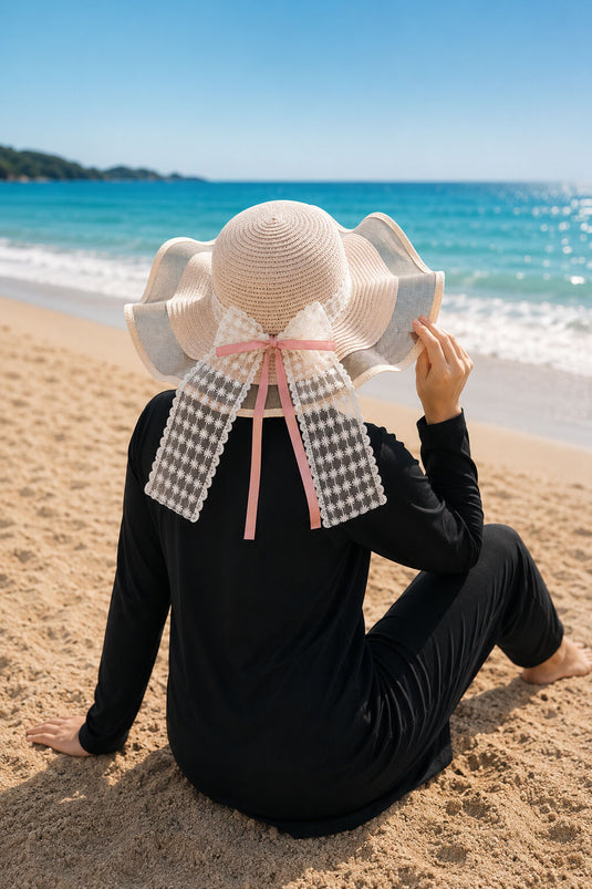 Straw Hat with Tulle Edging and Lace Ribbon in Powder Pink