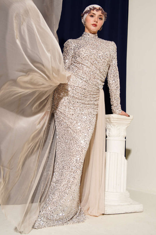 Robe de soirée beige à sequins avec cape en tulle