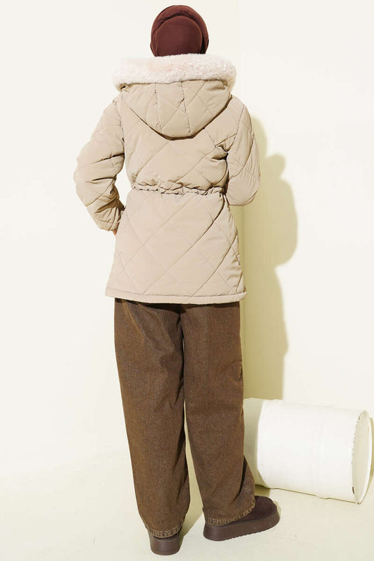 Manteau court matelassé à capuche avec tunnel beige