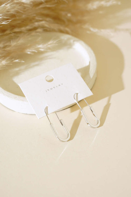 قرط على شكل حرف U فضي