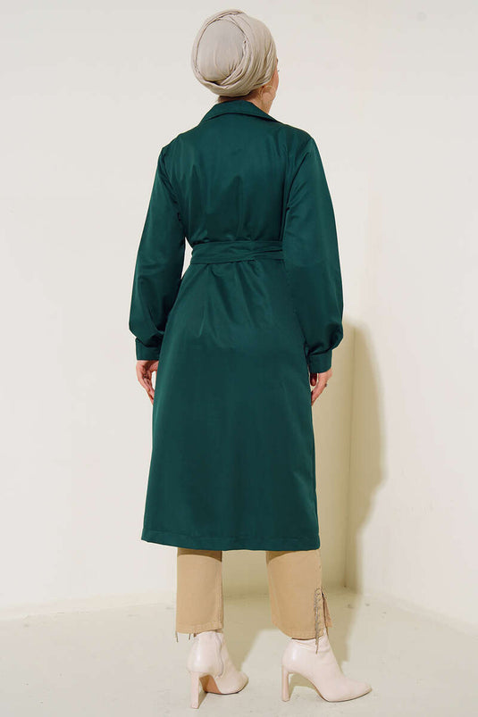 Smaragdgroene trenchcoat met drie knopen en dubbele rij knopen