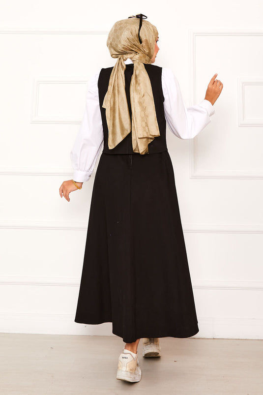 بدلة سوداء من قطعتين، سترة وتنورة بثلاثة أزرار