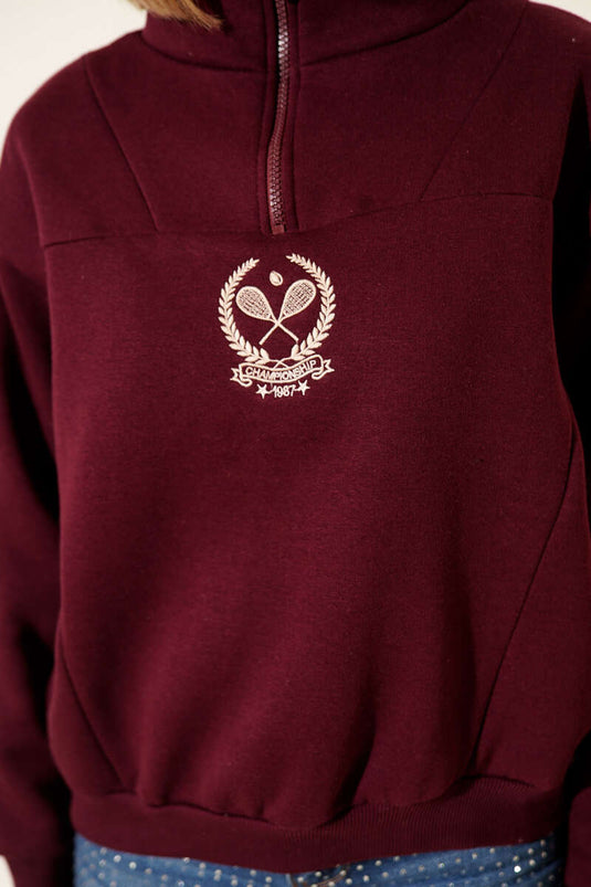 سويت شيرت بثلاث طبقات وياقة واقفة، لون عنابي