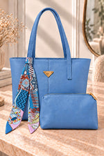 Sac À Main Bleu Avec Accessoire Triangle Et Trousse De Maquillage