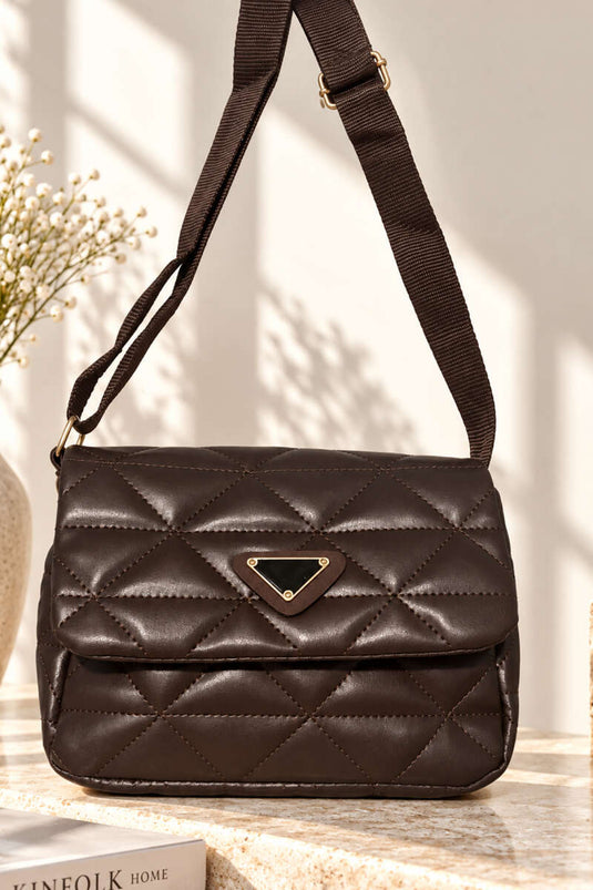 Bolso Con Asa Y Emblema Triangular En Café Amargo