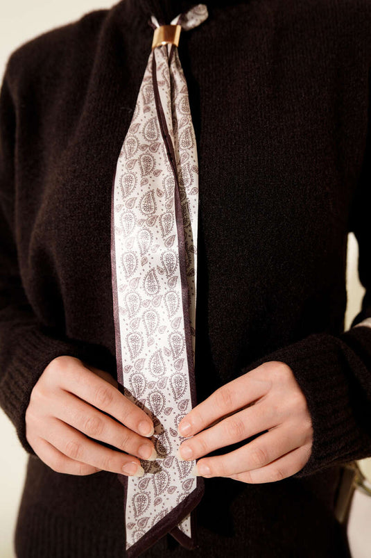 كنزة صوفية طويلة بوشاح بلون القهوة الداكن