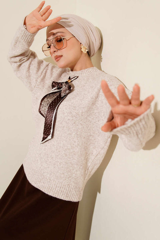 Pull en maille à longue écharpe beige