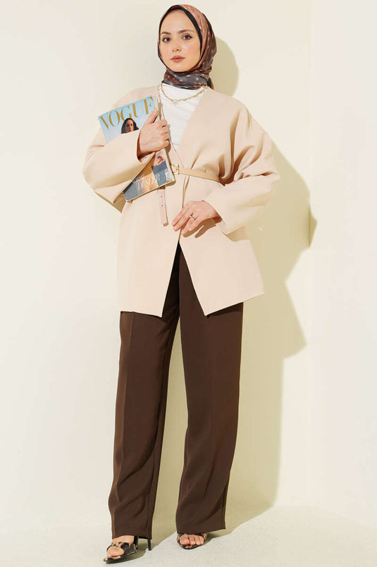 Giacca beige con cintura e maniche lunghe
