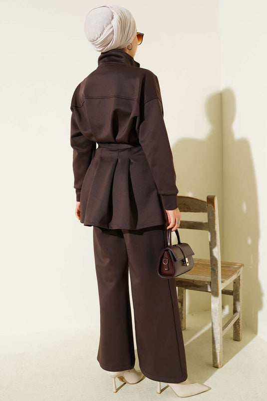 بدلة طويلة من قطعتين مع حزام، بنية اللون