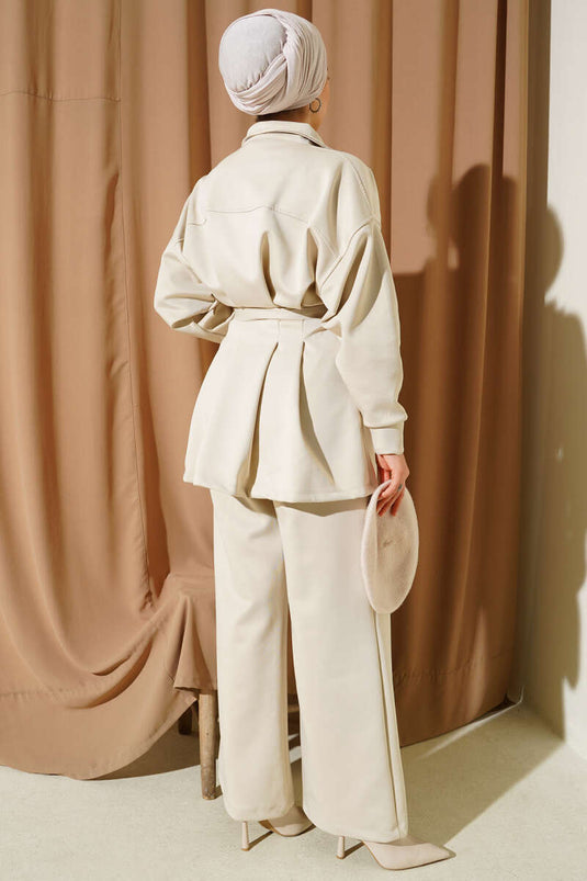 طقم من قطعتين من الأحجار الكريمة مزود بحزام طويل