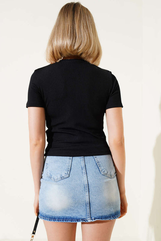 V Aksesuarlı Kısa Kol Bluz Siyah