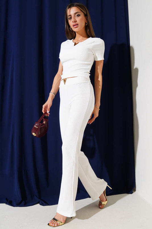 V-accessoire korte mouwen tweedelig pak wit