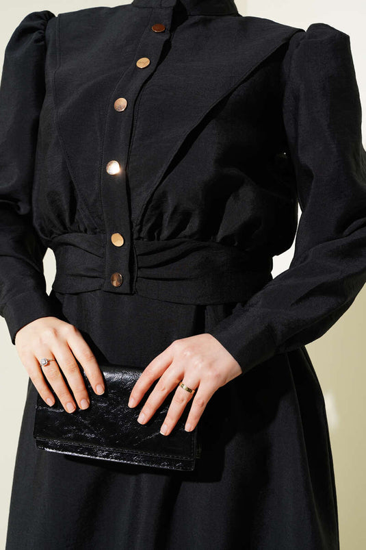 طقم من قطعتين من السترة ذات الرقبة على شكل حرف V باللون الأسود